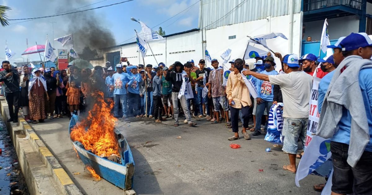 Traditional Fishermen Reject Land Reclamation Plan to Enlarge Belawan Sea Port in Indonesia's N. Sumatra