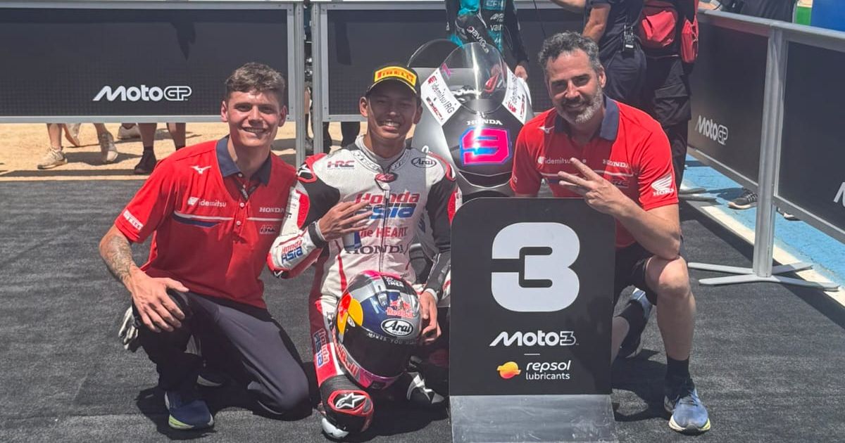 Veda Ega Pratama from Indonesia (center) made a debut as the first Indonesian to score a Grand Prix podium at Brazilian GP Moto3 on Sunday, 22 March 2026 in Brazil (Photo/Honda Team Asia)