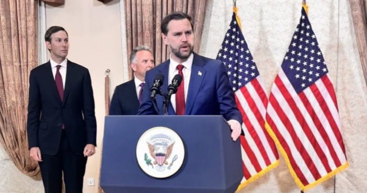 Vice President J.D. Vance who led U.S. delegation to negotiate with Iran in Islamabad, Pakistan gives result of talks to journalist on Sunday, 12 April 2026 (Photo/X/Amy Siskind)