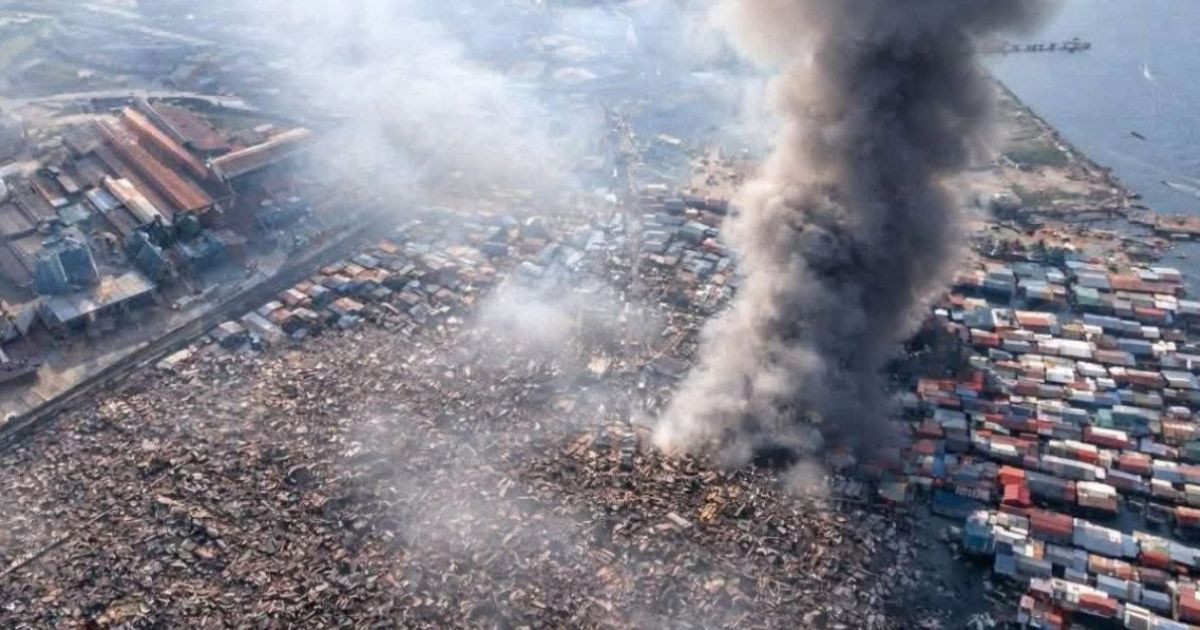 Fire Spread in Floating Village Kampung Bahagia in Malaysia's Sabah at Least 200 Houses Burnt