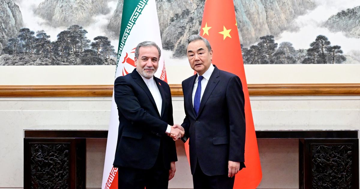 Chinese FM Wang Yi (right) welcomes Iranian FM Seyed Abbas Araghchi in Beijing on Wednesday, 6 May 2026 (Photo/China's Foreign Ministry)