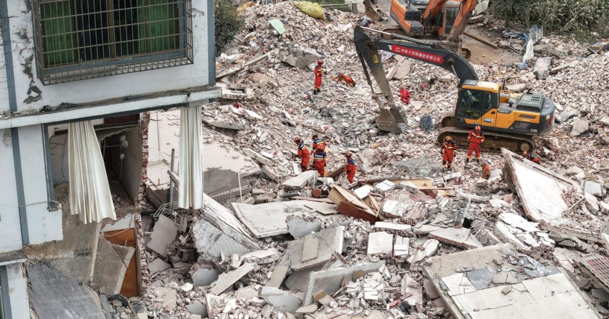 Rescuers are trying to find people who were trapped under debris of a collapsed residential building after a magnitude 5.2 earthquake hits Liuzhou City in China on Monday, 18 May 2026 (Photo/X/Xinhua)