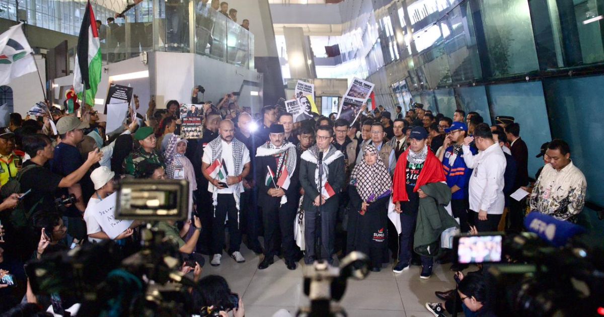 Indonesian Foreign Minister Sugiono on Sunday, 24 May 2026 at the International Airport Soekarno-Hatta welcomed the arrival of nine Indonesian nationals who joined Global Sumud Flotilla and just released from Israel's detention (Photo/Indonesian MoFA)