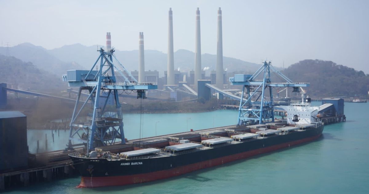 Process of uploading coal into Suralaya Steam Power Plant (PLTU Suralaya) in West Java (Photo/file/PLN)