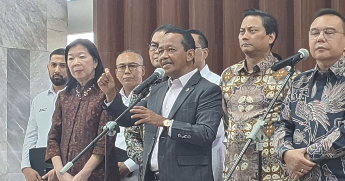 Indonesia's Energy and Mineral Resources Minister Bahlil Lahadalia talks to journalists at after meeting with the House of Representatives in Jakarta on Monday, 29 June 2026 (Photo/Asia Globe/Khalied Malvino)