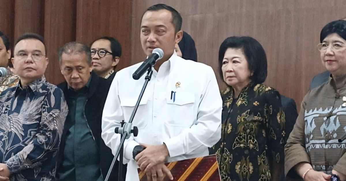 Indonesian State Secretary Minister Prasetyo Hadi speaks during an economic coordination meeting, likening policy management to teamwork in football. (Photo/Asia Globe/Khalied Malvino)