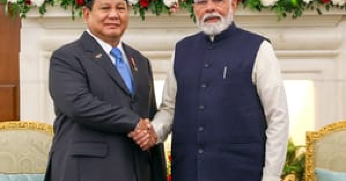Indonesian President Prabowo Subianto (left) with Indian Prime Minister Narendra Modi during their meeting in India in January 2026 (Photo/file/Presidential Secretariat)