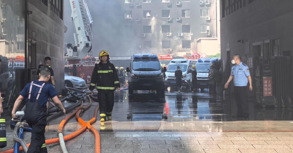 Fire fighters and rescuers battle the time to distinguish flames and safe those who are trapped in a shoe factory fire in Jianjiang, China started Thursday, 9 July 2026 (Photo/Xinhua)