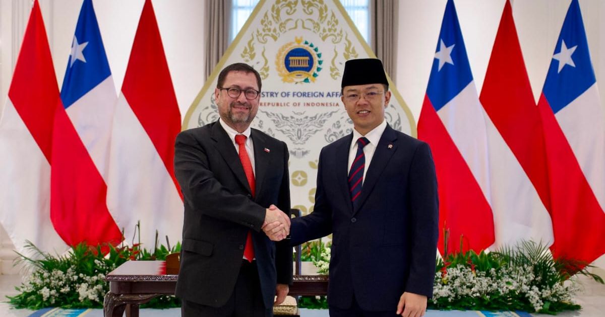 Chilean Foreign Minister José Fransisco Pérez MacKenna (left) meets Indonesian Foreign Minister Sugiono in Jakarta on Monday, 20 July 2026 (Foto/Indonesian MoFA)