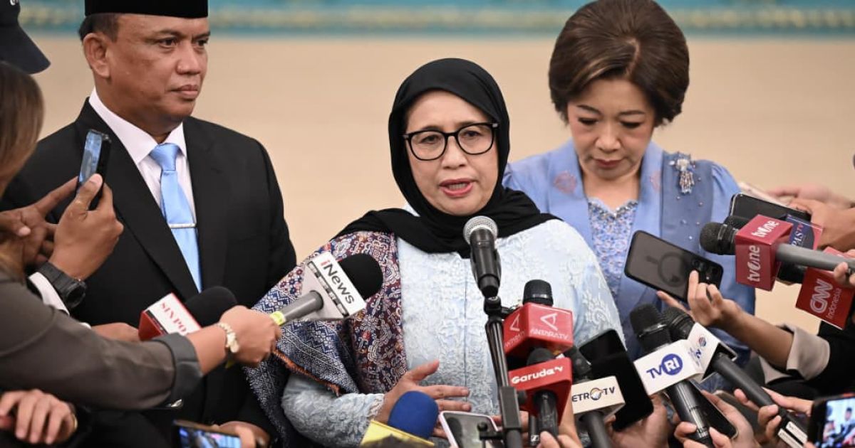 Nanik S. Deyang (central front) speaks to journalists at the presidential palace compound after inaugurated as chief of the BGN on 8 June 2026 (Photo/file/Presidential Secretariat)