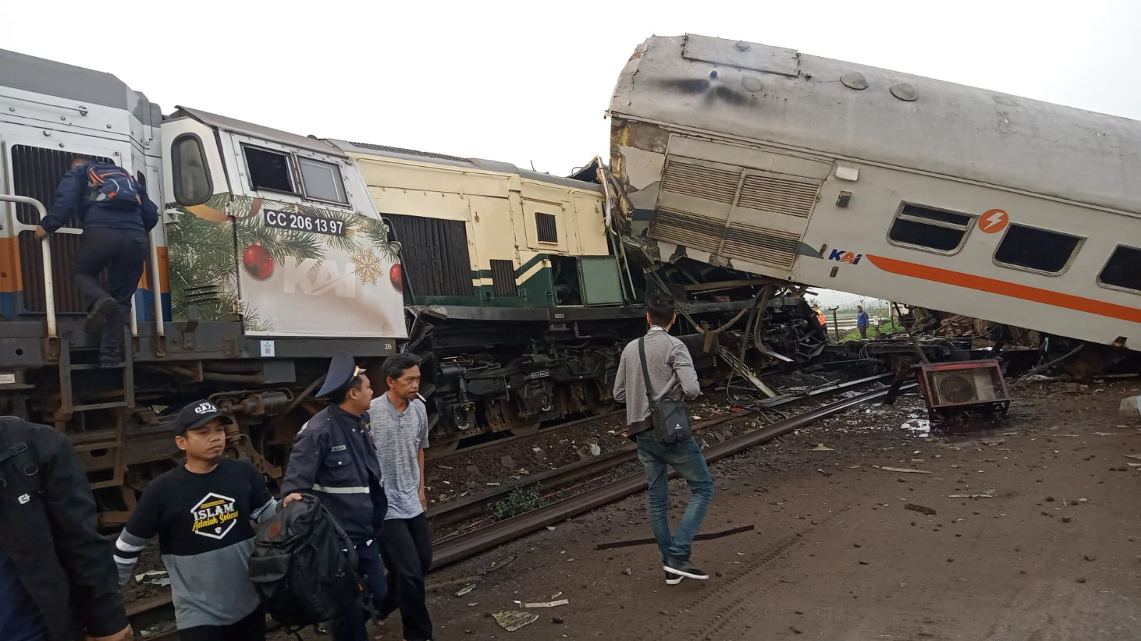 Trains crash in Indonesia’s Bandung, 3 Die
