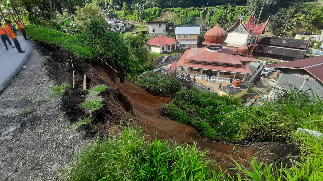 Landslide in Indonesia’s W. Sumatra, 2 Dead