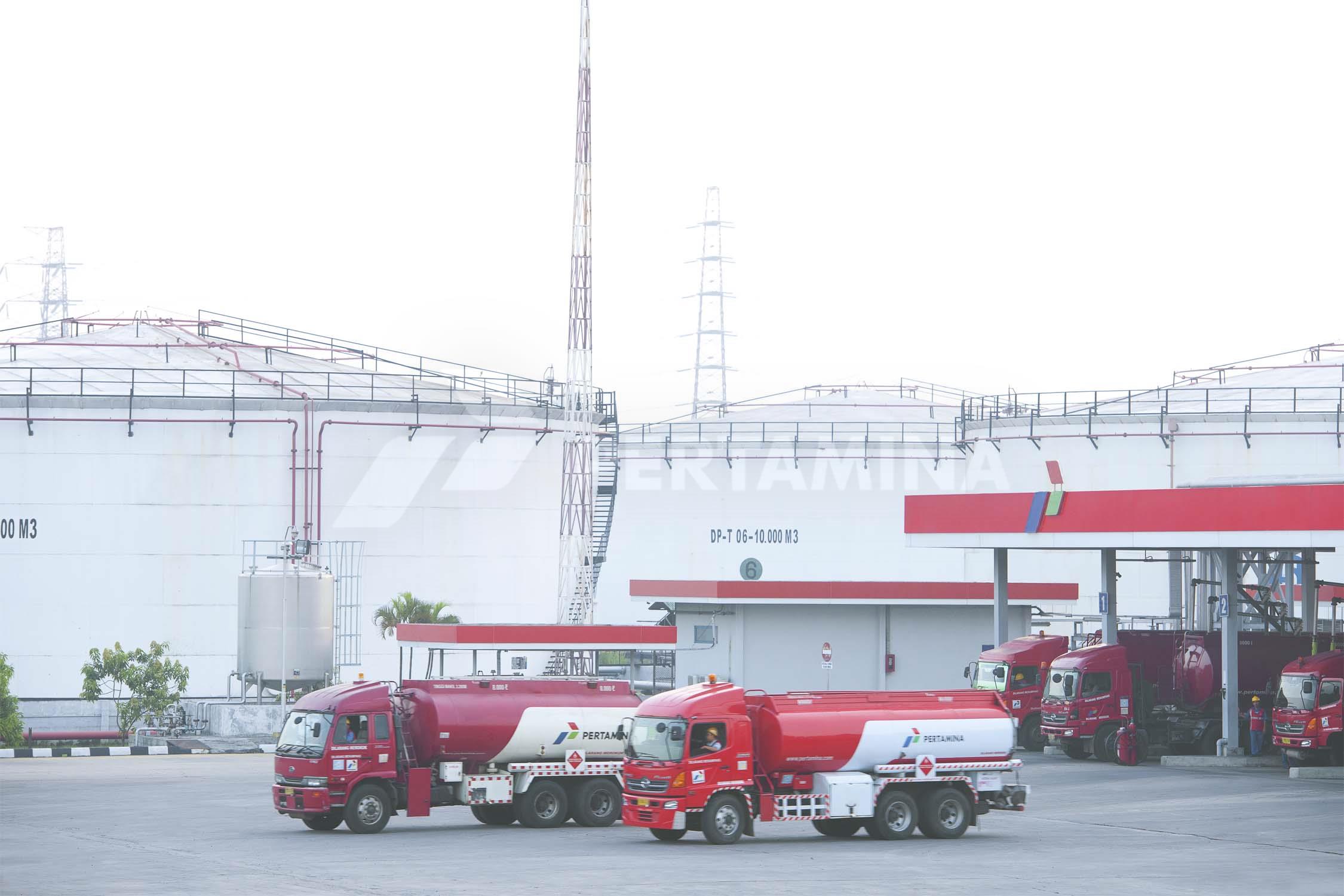 Pertamina Prioritizing to Extinguish Fire at Fuel Storage