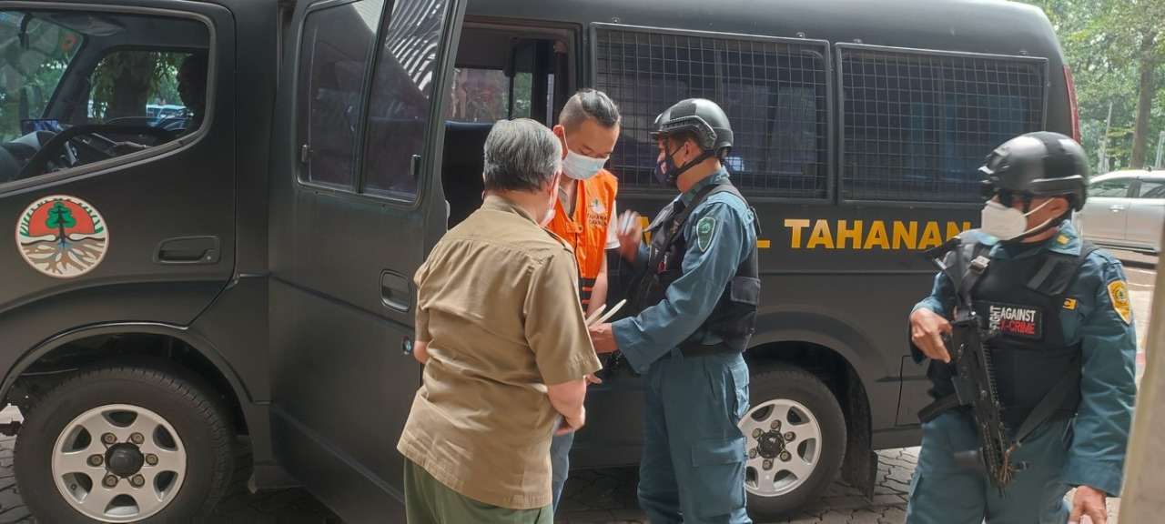 Indonesia Arrest And Hunt Forest Destroyers