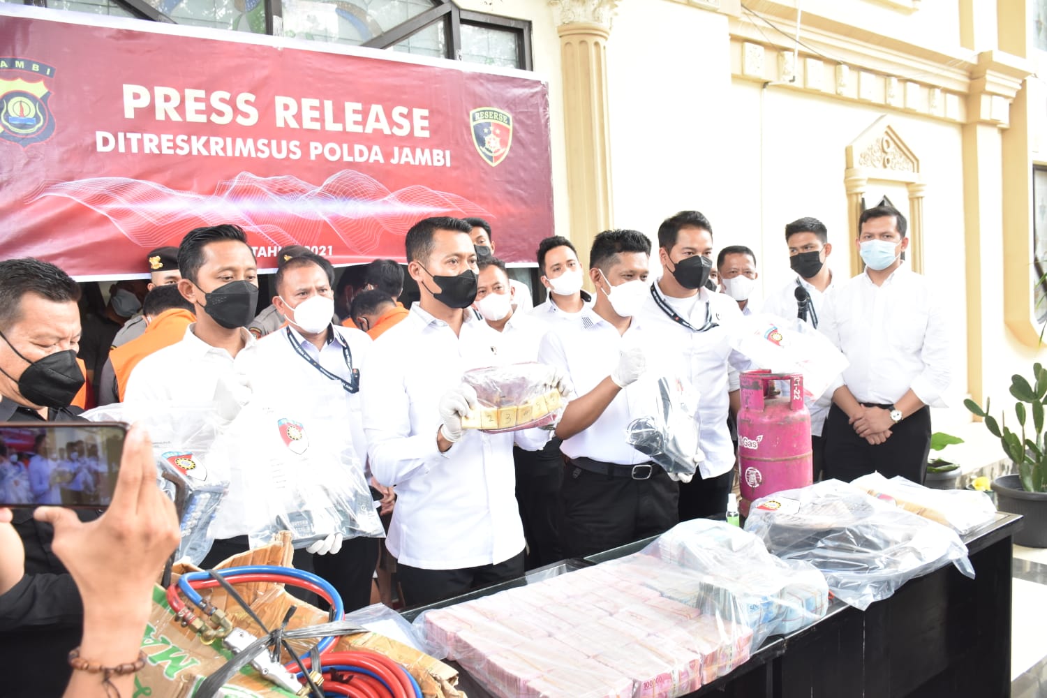 Indonesia’s Police Uncover Illegal Gold Trader Network