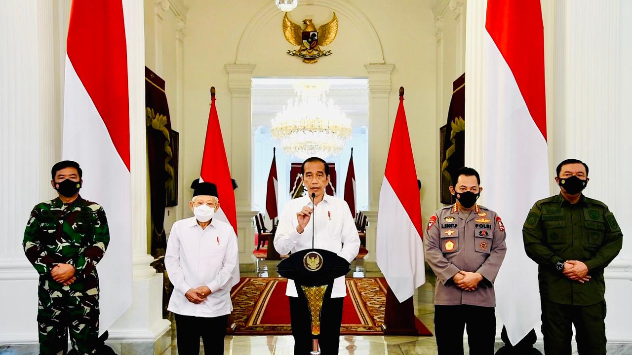 Indonesians Grief For The Death of 53 Navy Soldiers And Top Intelligence Chief