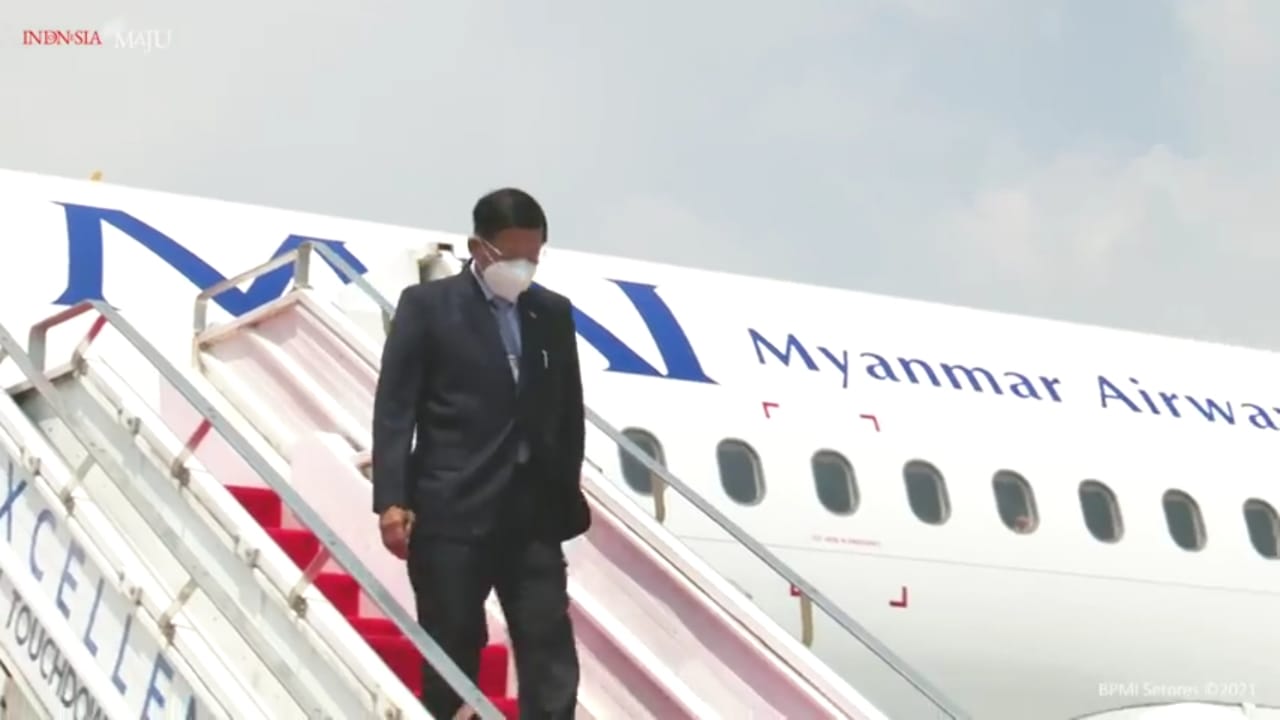 Myanmar Junta Leader Arrives in Jakarta to Attend ASEAN Summit
