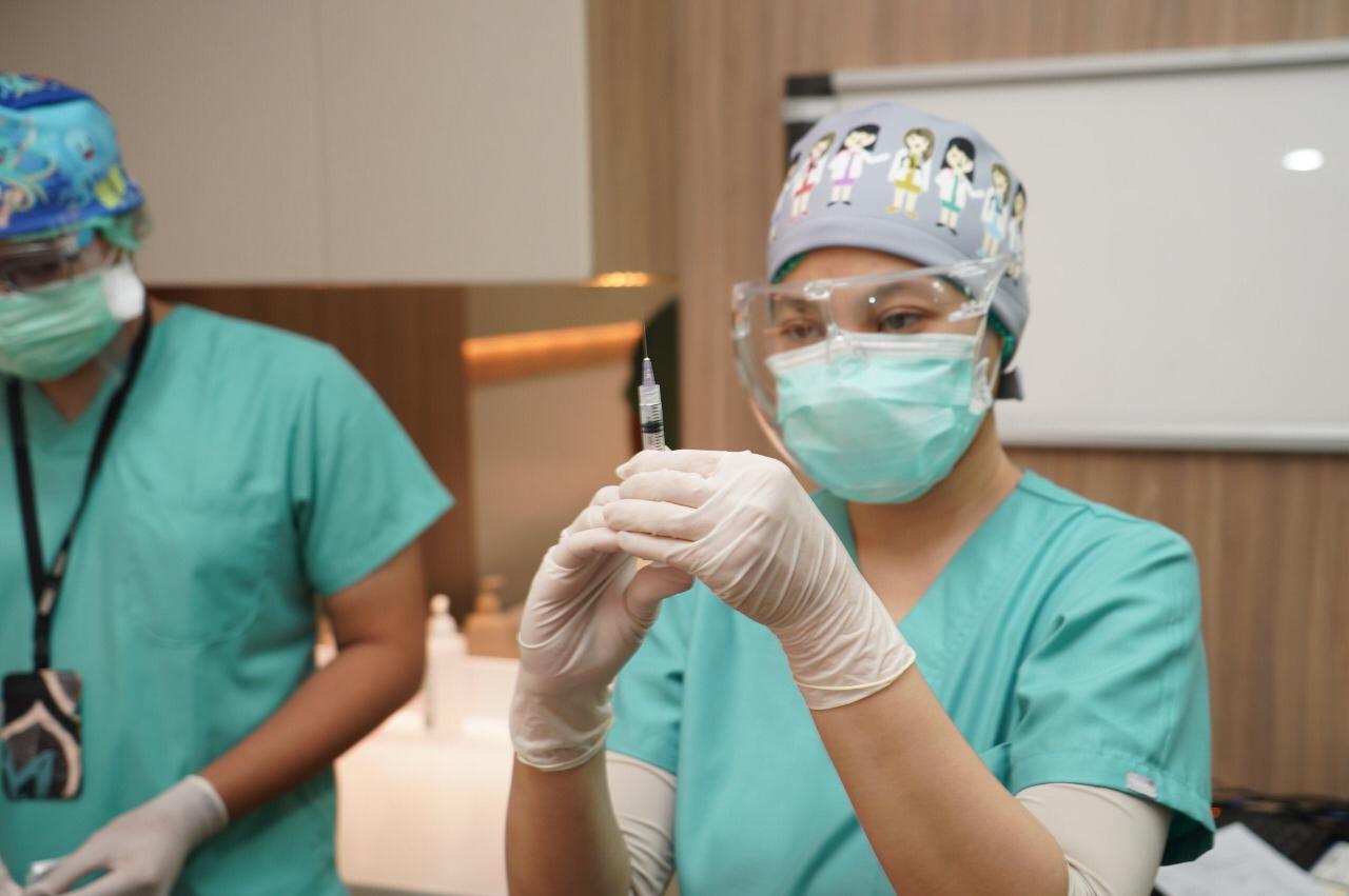 Indonesia to Start Second Batch of National Vaccination Program to Public Officers