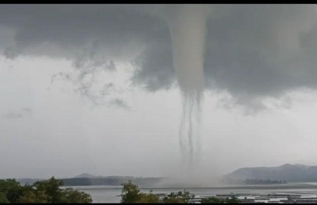 Waterspout Appears in Indonesia’s Gajah Mungkur Dam, Extreme Weather Warned