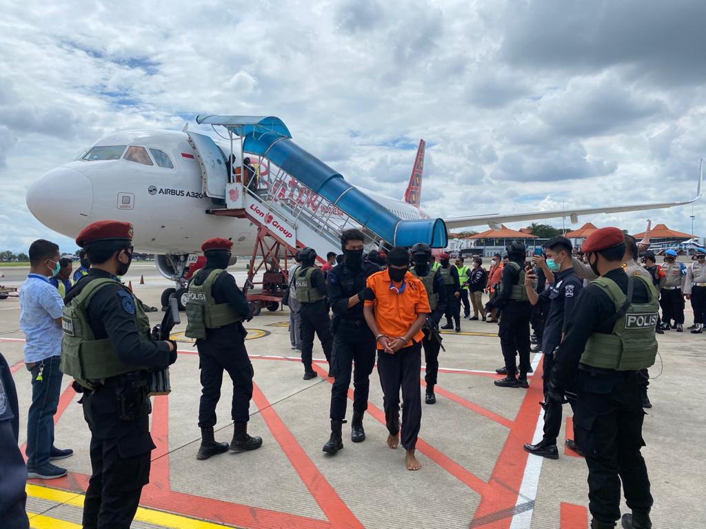 Indonesian Police Transfers 23 Terrorist Suspects Incl.Two Top Fugitives to Jakarta