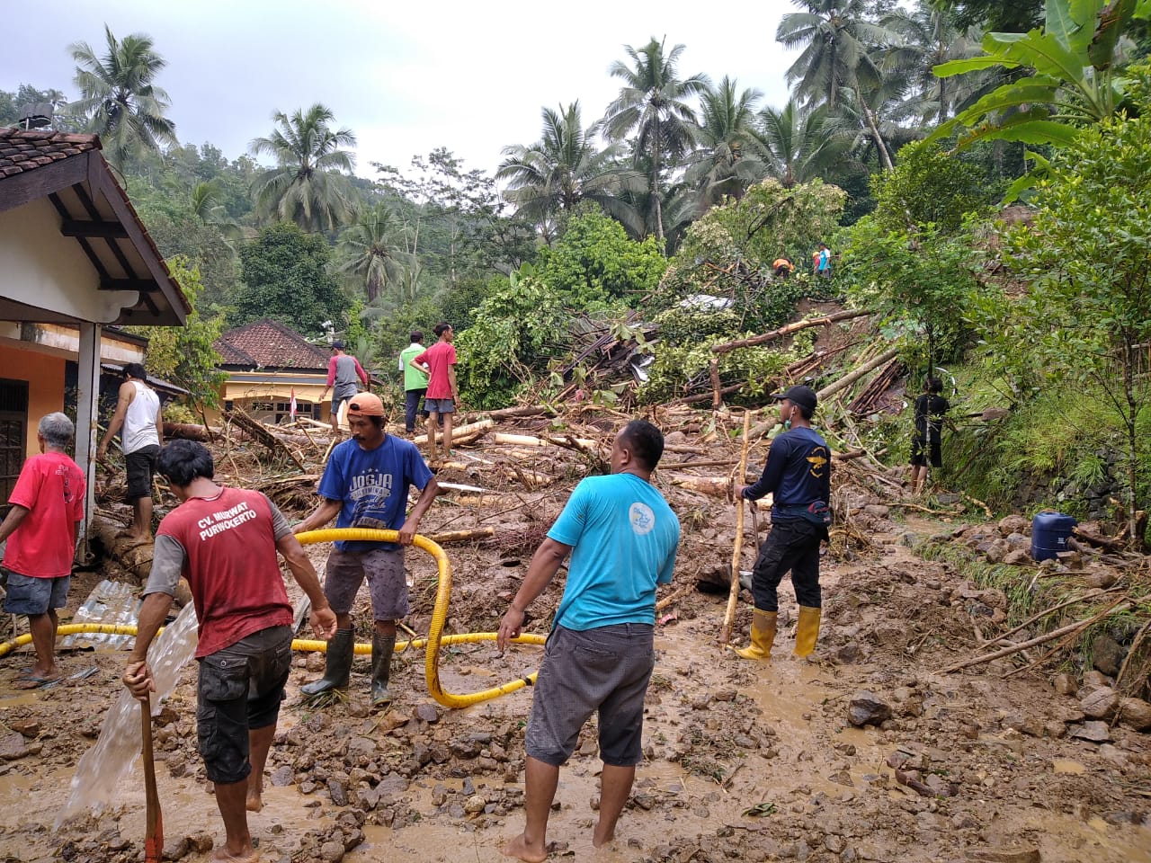 Landslides Kill Five Villagers in Indonesia’s Banyumas Regency