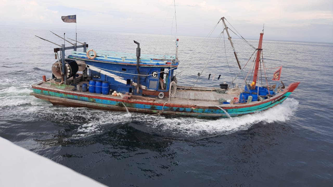 Indonesia Catches Malaysian-Flag Fishing Boat at Malacca Strait
