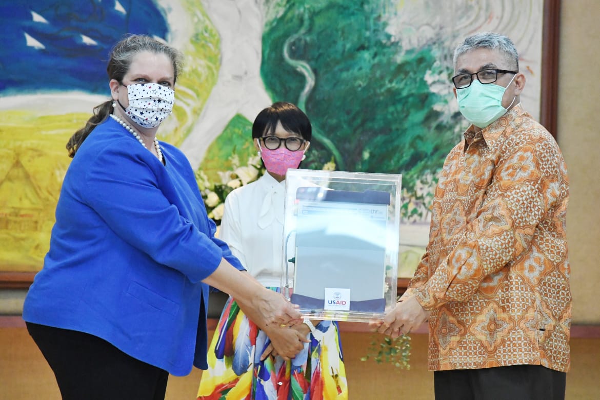 US Donates Ventilator to Indonesia to Handle Covid-19 Pandemic