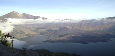 Indonesia’s Mount Rinjani to Closed For Climbers From Jan.1