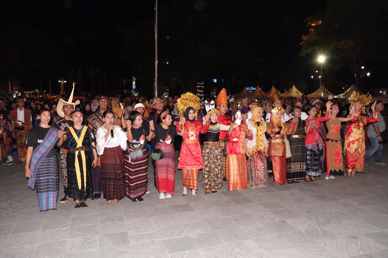 Hundreds of Students Join Kulanuwun Traditional Culture in Indonesia’s Solo