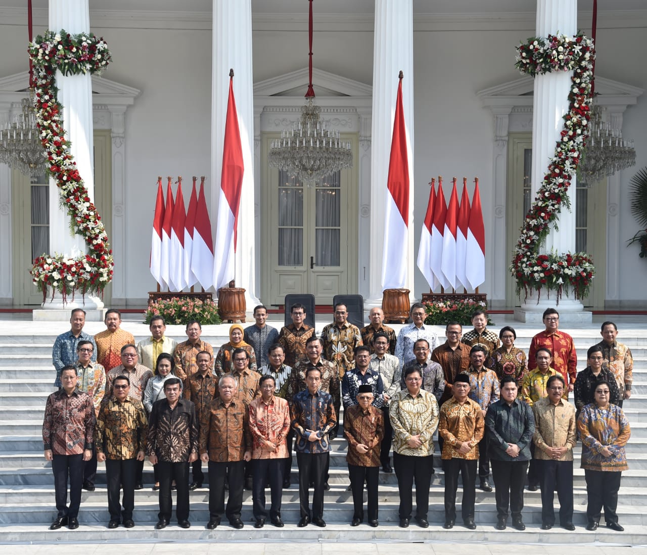 Indonesia’s Jokowi Announces New Cabinet Members Incl. Rival Prabowo as Defense Min.