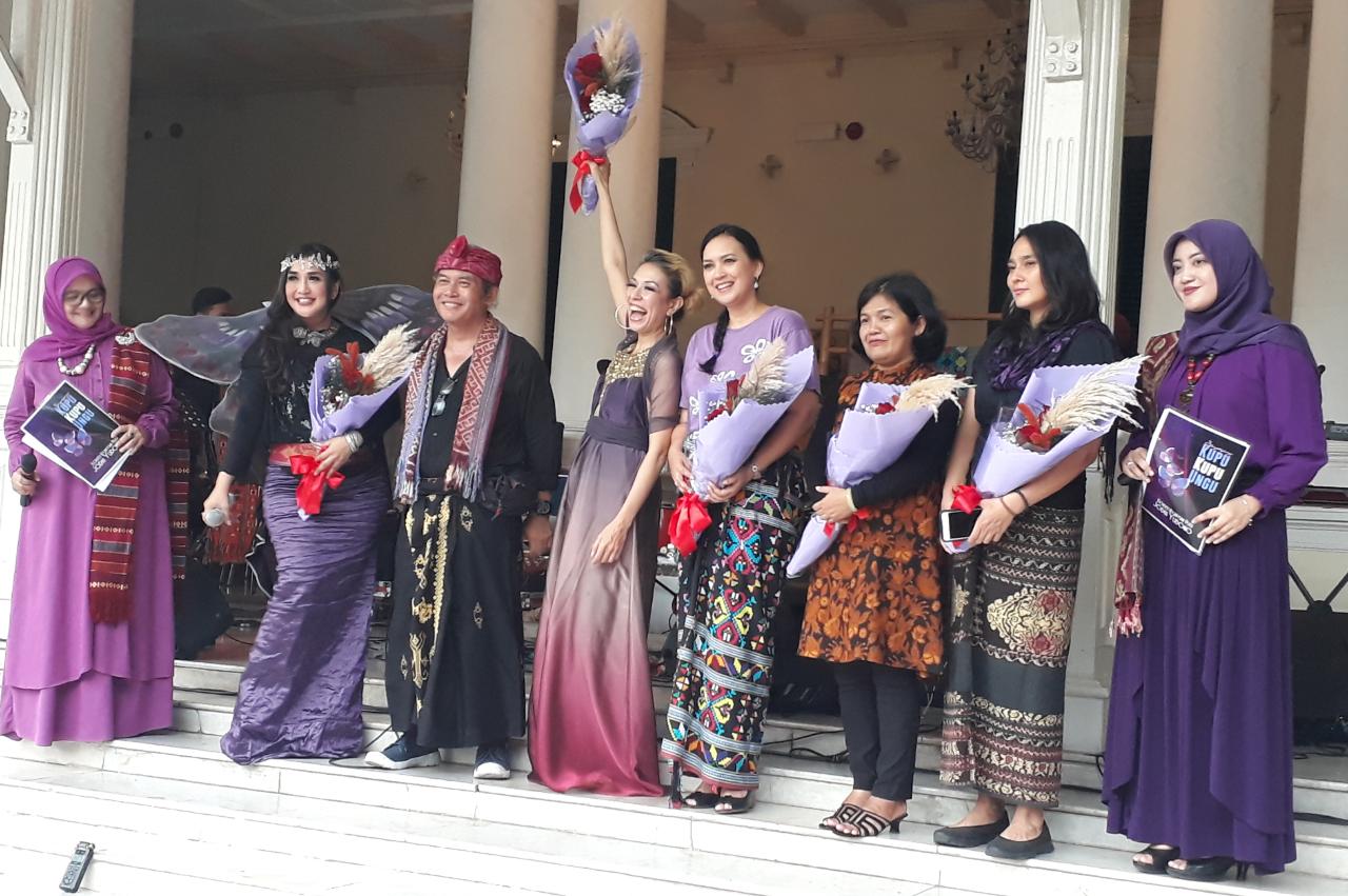 Jodhi Yudono Expresses Love by Music Poems Concert